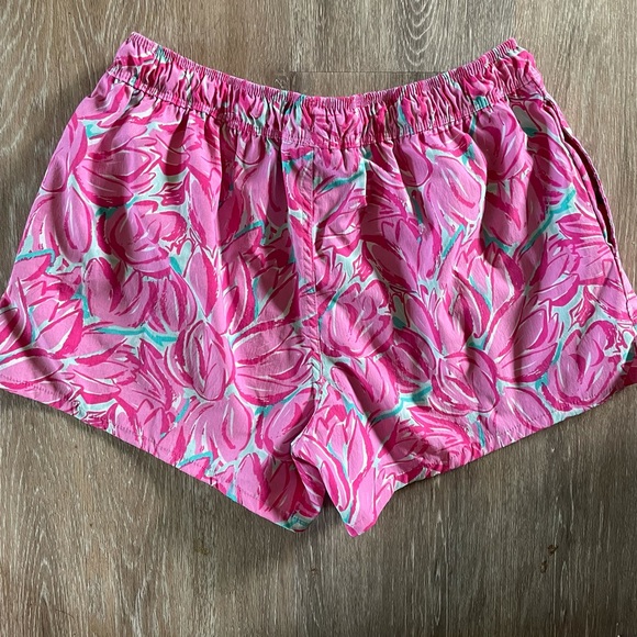 DONATING 12/31 - Lauren James - Tulip Print Shorts - Picture 2 of 3